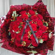 Luxury 25 x red rose handtied